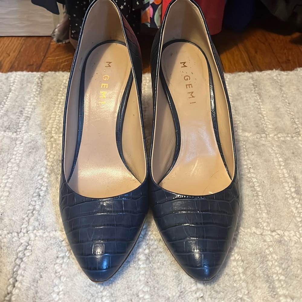 Excellent condition MGemi blue croc block heels